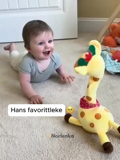 🦒Gi leketiden endeløs latter og rytme med Dancing Giraffe! - Synger og danser til morsomme melodier - Gjentar barnets ord - Myk, koselig og barnesikker 👉🏻https://norlenka.no/products/dancinggiraffe | Norlenka.no