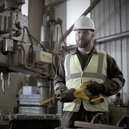 DEWALT 1.5 in. x 9-Gauge Galvanized Barbed Paper Tape Fencing Staples (960 per Box) DFS9150B1G