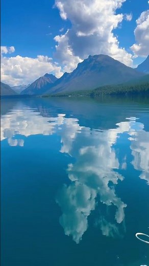 Crystal-clear waters meet colorful pebbles and towering mountain peaks : Lake McDonald
