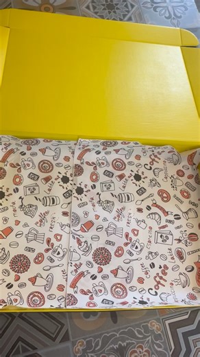 Christmas is coming soon 🎄🇪🇸🎄 Pre-order Your Ham & Cheese 🧀 Platter and enjoy with your loved ones ❤️ Let Us know your budget and we will customise Platter for you! *On the video - Ham & Cheese Platter is $800 (incl. Ham, 5 kind of cheese and 2 kind if sliced sausage) serves 8 to 10 people. 🕛Our Opening Hours: Monday closed Tuesday to Thursday 10am-7pm Friday to Sunday 10am-10pm Visit our shop in Yuen Long!! 15A, G/F, Tai Fung House Tai Fung Street, Yuen Long, N.T. 元朗泰豐街泰豐樓 15A Every Satur