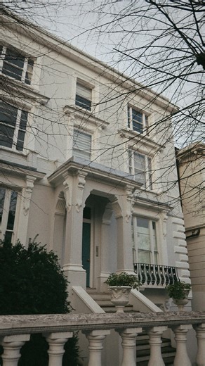 Erin Chau | Toronto Lifestyle 🎀 on Instagram: "“She’s only sitting first class with daddy’s money” Don’t you EVER disrespect my mom like that 😤😤 #firstclass #firstclassflight #firstclasstravel #aircanada #travellife"