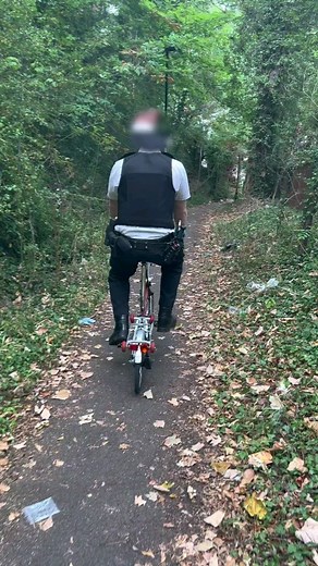 BlueLineFamily on Instagram: "Leaked footage of The Mets new advanced bicycles 🚲🚨🤣 . #policing #policeman👮 #policeconstable #policememes #policejokes #policehumour #probationer #policememe #policewomen #policeofficer #policelife #policefamily #police #blueline #bluelinefamily #thinbluelinefamily #thethinblueline #thinblueline #handover #emergencyservices #999family #999 #ukpolice #constable"