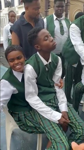 Alien on earth - Peller & Jarvis