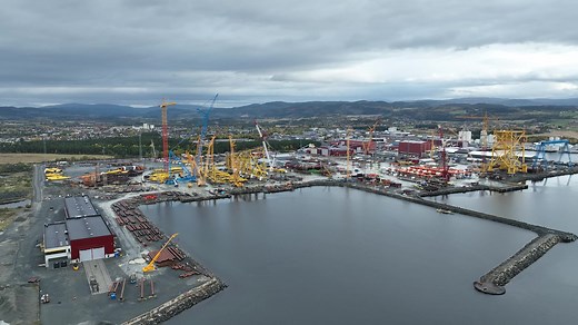 The work on the Hugin A jacket is progressing at the Aker Solutions yard in Verdal. The jacket, which will weigh over 20.000 tones when completed, is one of the largest ever built at the yard. The team has completed two of four roll-ups. Assembly of the jacket will continue through the winter, and the complete Hugin A jacket will be delivered from the yard for installation in the Yggdrasil area in the summer of 2025. | Aker BP ASA
