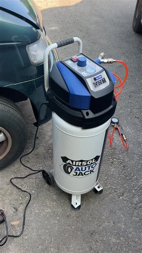Quick Tyre Pressure Check with Autojack 50L Compressor