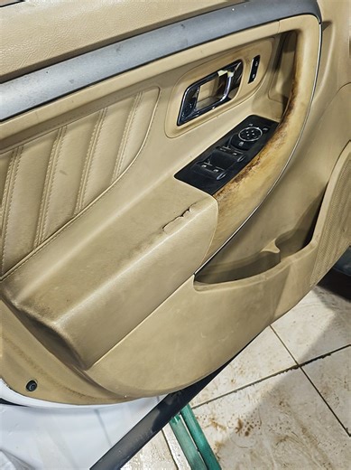 This 2014 Ford Taurus Door is Disgusting 🤢 تنظيف باب تورس وسخ 😁✌🏻 #تلميع_سيارات #تنظيف_سيارات #SatisfyingClean #cardetailing #carcleaning