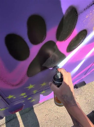 Using the new Robocap with amazing results #robocap #spraypaint #painting #animal #graffitiart #art