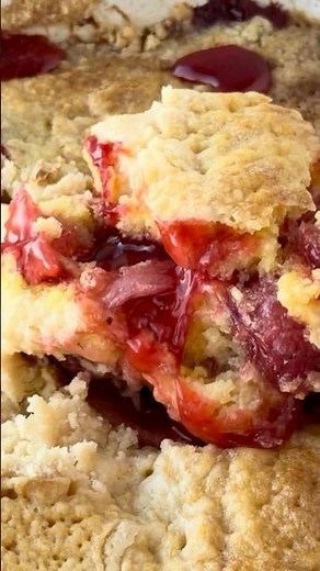 🍓 Strawberry Dump Cake https://blackberrybabe.com/2023/06/19/quick-and-easy-strawberry-dump-cake/