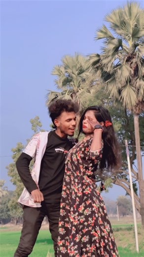 ❤⃝➳ᷧ͢᭼ͫ⃟🥳🇷o̲c̲k̲s̲t̲a̲r̲✿⃝❤࿐ on Instagram: "Chilaibu ho 😋 #foryoupage #viralreels #viralinstagram #lipgloss #trendingreels"