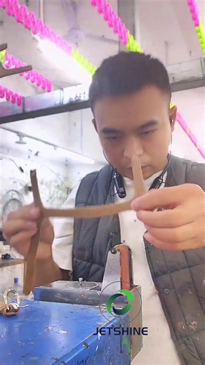 Shoe upper inking machine#shoeuppermachine #shoeupperinkinachine #shoemachine #shoeuppermachine #leatherinkingmachine