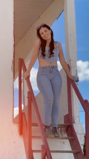 Jéssica Galdino on Instagram: "Eu amei esse vídeo 🤍🤍 . . . . . #reels #vaqueira #rn #jeans #nordestina #explorar #morena"