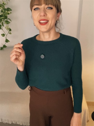 How do you say in French « it’s hard to learn a new language » ? 🇫🇷 And for you, what is difficult or easy ? Write a sentence with : -> c'est facile de… / à… -> c'est difficile de... / à… ¿Cómo se dice en francés «es difícil aprender un nuevo idioma»? 🇫🇷 ¿Y para ti, qué te resulta difícil o fácil? Escribe una frase con: -> c'est facile de… / à… -> c'est difficile de... / à… #learnfrench #onlineclasses #frenchteacher #coursdefrançais🇫🇷 #fle #aprenderfrancés #francés #shortlesson #talkinfren