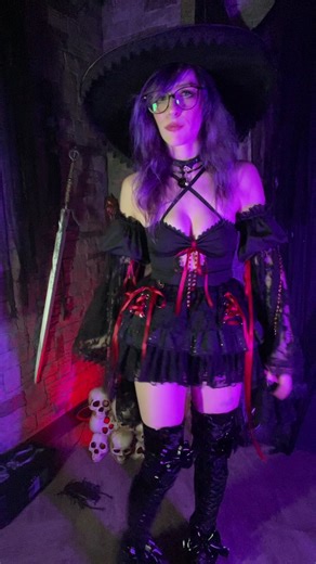 Happy Halloween! …Again 😂 We are back to cute witch contenttt 😎 Ngl the Moeflavor witch outfits are fucking fire- though this was for last weeks Haloween party- but fret not, today is another Moeflavor day 💕 #witch #witchcosplay #moeflavor #cosplay #egirl