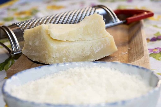 6 Best Parmesan Rind Substitutes - Miss Vickie