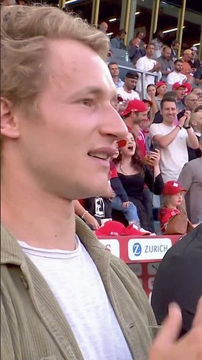 Für die Startelf reichts noch nicht, für den Kick-off schon 😉 | SRF Sport