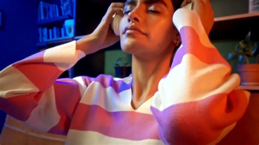 How Does Noise Canceling Technology Actually Erase Sound? (Science Explained)