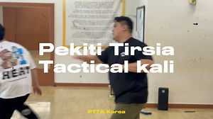 오랜만에 열리는 페키티 티르시아 전술협회(PTTA)의 Weapon Retention 교육을 준비하며, 소그룹 전술 훈련을 진행 중입니다. 이번 세션에서는 Prior to Attachment 상황에서 Pivot Footwork를 활용한 Weapon Protection & Control 훈련에 집중했습니다. 몸의 중심을 잃지 않고, 상대의 무기 방향을 통제하며, 무장 유지(Weapon Retention)의 핵심 개념을 반복적으로 체득합니다. “기술은 머리가 아니라 발과 몸에서 나온다.” #페키티티르시아전술협회 #PTTA_KOREA #전술칼리 #Weapon_Retention | Pekiti Tirsia Tactical Association Korea