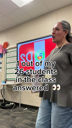 We repeat everything so many times that language acquisition becomes natural. This is my Spanish 1 class in action! In just one story, we learned new vocabulary, complete sentences, landmarks, weather, and even what to wear—all while staying engaged and having fun. Language isn't about memorizing isolated words—it's about experiencing them in context. #SpanishClass #SpanishTeacher #ComprehensibleInput #LanguageLearning #WorldLanguage