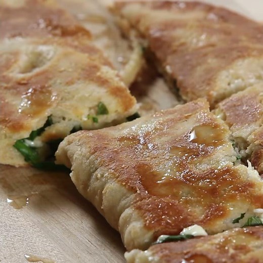 Spinach & Feta Gozleme EASY! by PHOODIE