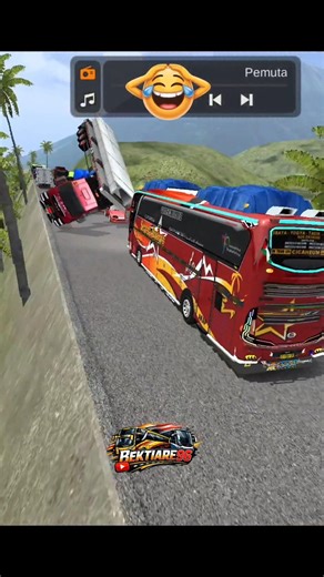 Bus nabrak truck muatan 🗿😭#short #busvstruck #busoleng #truckoleng