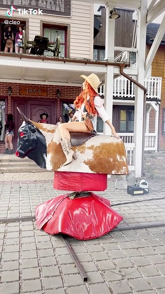 Już jutro (środa) od 14:30 zapraszam Was tutaj na Tik Tok na LIVE odpalimy razem nowy klip o godz 15:00 🔥❤️‍🔥🤠 do zobaczenia! #nowysingiel #newmusic #żywioły