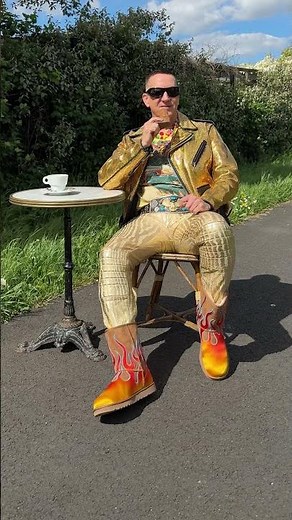 It’s giving iconic. What makes your style iconic? ✨🤎