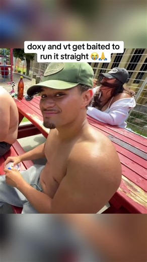 Cameraman Set Up Doxy During the Stream