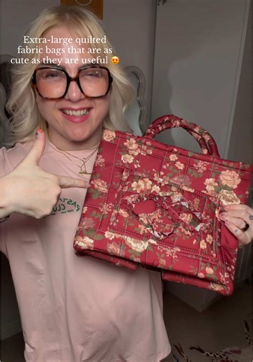These extra-large quilted fabric bags are giving cute designs and serious versatility ✨ They come in a range of colours and patterns, and the possibilities are honestly endless — laundry, toys, blankets, craft storage, overnight bags… you name it. Practical but still aesthetic? Yes please 🤍 #HomeFinds #StorageSolutions #TikTokShopFinds #HomeOrganisation #AestheticHome