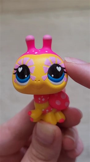 Maddie on Instagram: "Pink lemonade ladybug? 👀 Full video 》Lps Honey on YouTube #lps #littlestpetshop #reels"