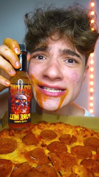 Spiciest Pizza in the World vs My Stomach