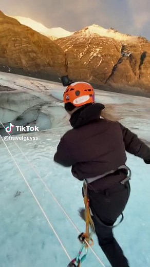 Which one would you choose? 😮‍💨😰 #adventure #nature #explore #travel #🇺🇸 #🇨🇦 #adrenaline #iceland