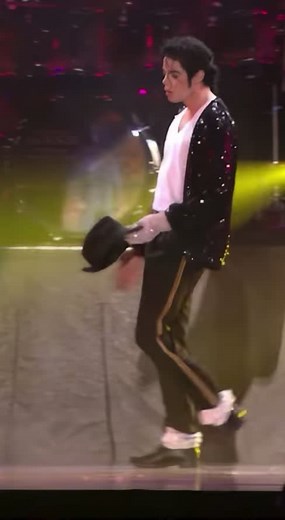 Michael Jackson dancing with his hat 🎩 #moonwalker4life #michael_kfc_jackson #michaeljackson #munich1997michaeljackson