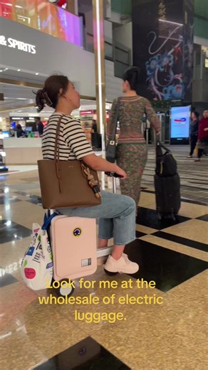 Airwheel 电动行李箱团购批发找我，Electric suitcase,Riding suitcase, which can bear 220 Jin and can be taken on the plane.#Electric suitcase#Smart suitcase#爱尔威电动行李箱