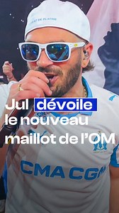 Jul a dévoilé le nouveau maillot de l’OM pour la saison prochaine en exclusivité... et il ne fait pas l’unanimité. 🫢🔵⚪️ @juleskts Et vous, vous en pensez quoi ? 🤔 #football #france #om #marseille #ligue1 | Foot Mercato