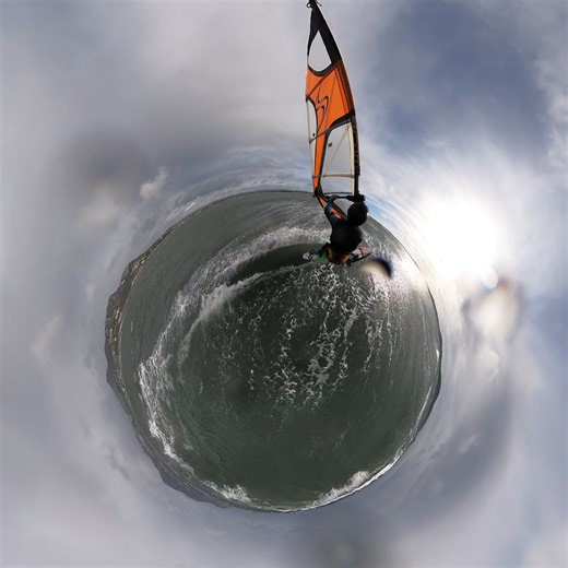 Olivier Hoarau | Session windsurf à l'Almanarre, presqu'île de Giens, Hyères, Var Première utilisation d'une GoPro MAX au bout d'un harness mount #windsurf... | Instagram