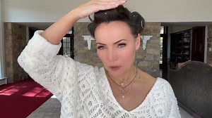 I’ve had a number of requests to show how I get lift in my hair so this morning I tried to record it to show you. It’s a little rough but I hope it helps! 😊🤷‍♀️😂 | Lisa Robertson