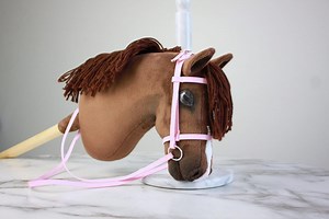 A4 Hobby Horse fait main avec bride | Choisissez votre cheval | Réaliste et unique en son genre - Etsy France