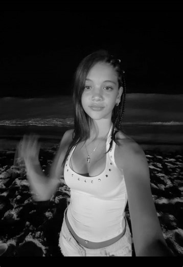 Cute Reactions to Small Hands