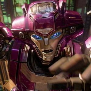 🌟 Scarlett Johansson Transforms in "Transformers One"! 🌟 From superhero blockbusters to animated favorites, Scarlett Johansson has done it all! Now, she's lending her incredible voice to the critically acclaimed "Transformers One." 🤖 This animated prequel, directed by Oscar-winner Josh Cooley ("Toy Story 4"), is wowing audiences with its fresh take on the Transformers universe. Johansson says Cooley helped her find the perfect voice for her character! 🎤 Don't miss Scarlett Johansson in "Tran