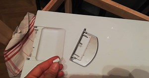 Comment réparer une poignée de congélateur ?