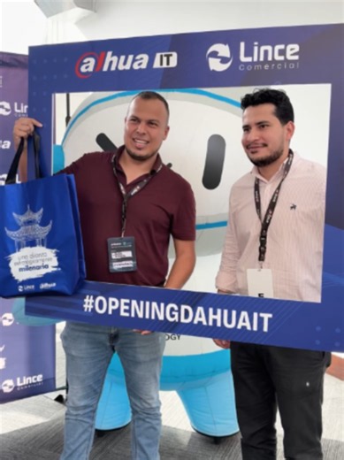 Así cerramos el lanzamiento de Dahua IT en Cali junto a nuestro aliado Lince Comercial 🚀 Fue una jornada llena de innovación, aprendizaje y grandes experiencias, donde compartimos conocimiento, presentamos soluciones tecnológicas, fortalecimos alianzas, vivimos espacios de networking y también celebramos con premiaciones especiales que hicieron aún más memorable este encuentro 🏆🔥 Gracias a todos los que nos acompañaron y fueron parte de esta experiencia. Seguimos construyendo juntos el futuro