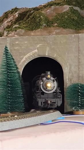 Missouri Pacific USRA Light 2-8-2 Hauling Gold Ore. #train #railway #modelrailroad #steam