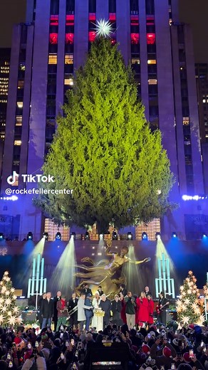 Experience the 2024 Rockefeller Center Christmas Tree