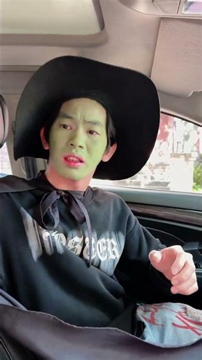 Is Elphaba alright #glinda #elphaba #arianagrande #wicked #witch #magic
