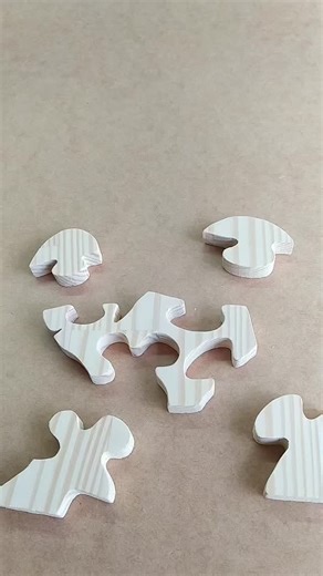 Carlos Mathias on Instagram: "Brinquedo pedagógico feito com sobras de madeira de Pinus #artesanato #decoração #marcenariacriativa #pinus #brinquedoseducativos #brinquedospedagógicos"