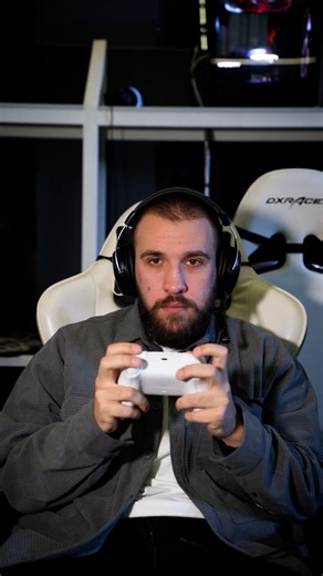 CYBER CLUB RAGE l VLADIKAVKAZ on Instagram: "319天. 《反恐精英：全球攻势》（Counter-Strike： Global Offensive， 简称 CS:GO）是一款由 Valve 与 Hidden Path Entertainment 联合开发的第一人称射击游戏，于2012年正式发布。作为经典《反恐精英》系列的第四部正统续作，CS:GO 延续了该系列以战术竞技为核心的玩法。 在游戏中，玩家分为两个阵营：反恐精英（CT）与恐怖分子（T），通过团队协作完成目标或阻止对方达成目标。主要游戏模式包括炸弹拆除（Bomb Defusal）和人质营救（Hostage Rescue） 等。此外，CS:GO 还提供竞技匹配、休闲模式、死亡竞赛以及社区服务器上的各种自定义玩法。 CS:GO 以其高度平衡的武器系统、精准的射击机制、较低的随机性以及对战术与配合的极高要求，成为全球最受欢迎的电子竞技项目之一。游戏拥有活跃的职业赛事生态，包括 Valve 官方主办的大型锦标赛（如 MajorChampionships），吸引了数百万玩家与观众。 游戏画面采用