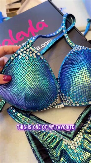 Figure Competition suit in Iridescent Velvet, the luxury feel for stage 👙 #saleylasuits #velvetbikini #figurecompetition #figuresuit