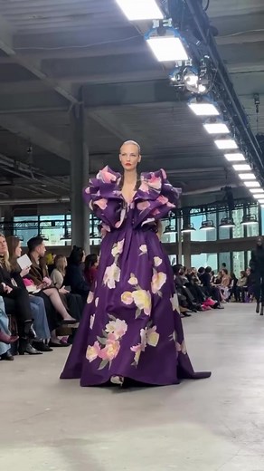 Desfile da Carolina Herrera na NYFW com Carol Trentini