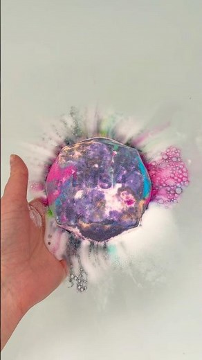 Lush’s Viral Disco Bath Bomb… Is It Worth the Hype? The Worlds Smallest Disco 🪩 #lushcosmetics
