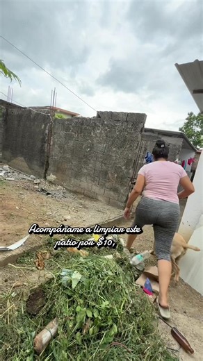 #creatorsearchinsights Limpiando el patio de una señora cochina 😫 | Home Cleaning